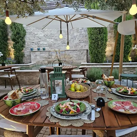 Eleven, Boutique Luxury House & Garden