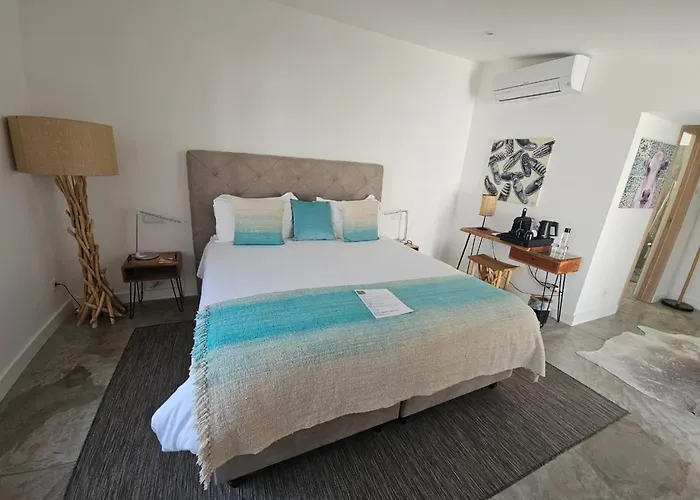 Bed & Breakfast Eleven, Boutique Luxury House & Garden 4*