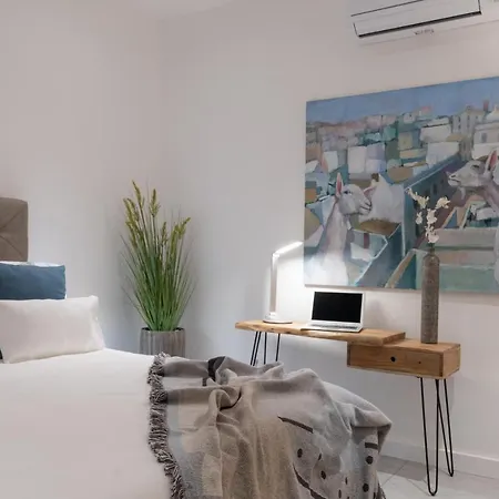 Bed & Breakfast Eleven, Boutique Luxury House & Garden 4*
