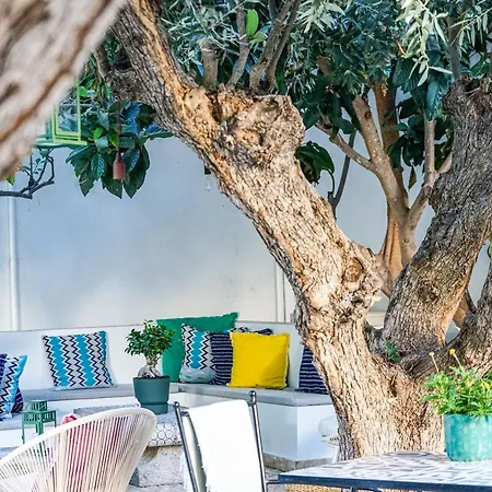 Eleven, Boutique Luxury House & Garden Frühstückspension 4*