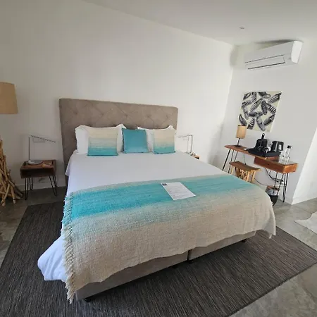 Bed and breakfast Eleven, Boutique Luxury House & Garden 4*