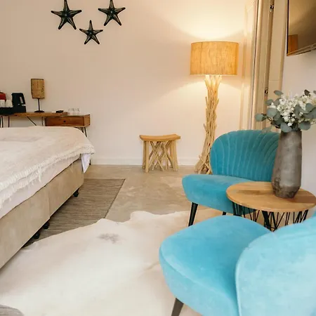 Bed and breakfast Eleven, Boutique Luxury House & Garden