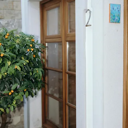 Eleven, Boutique Luxury House & Garden Panzió 4*