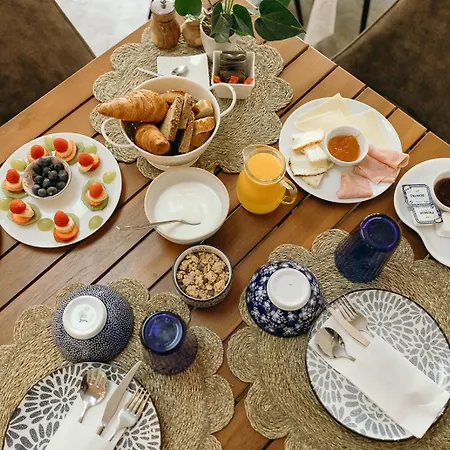 Eleven, Boutique Luxury House & Garden Nocleg ze śniadaniem