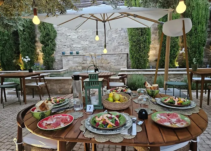 Eleven, Boutique Luxury House & Garden