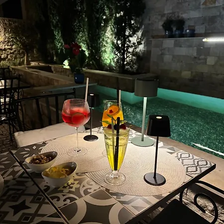 Eleven, Boutique Luxury House & Garden