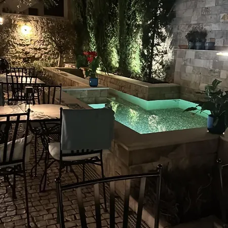 Eleven, Boutique Luxury House & Garden Bed & Breakfast