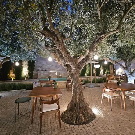 住宿加早餐酒店 Eleven, Boutique Luxury House & Garden 博利凯梅