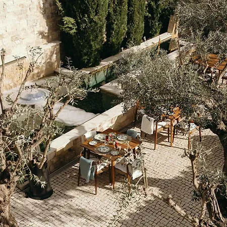 Bed & Breakfast Eleven, Boutique Luxury House & Garden 4*