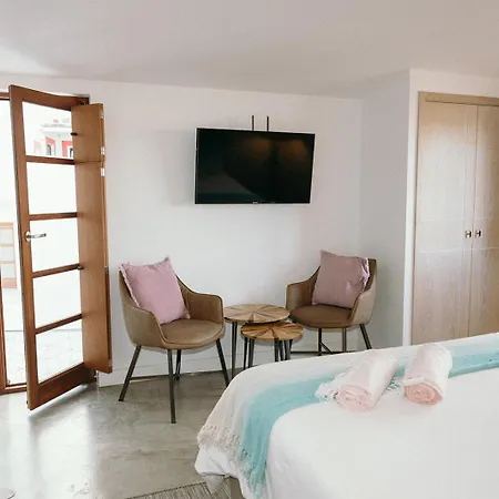 Bed & Breakfast Eleven, Boutique Luxury House & Garden 4*